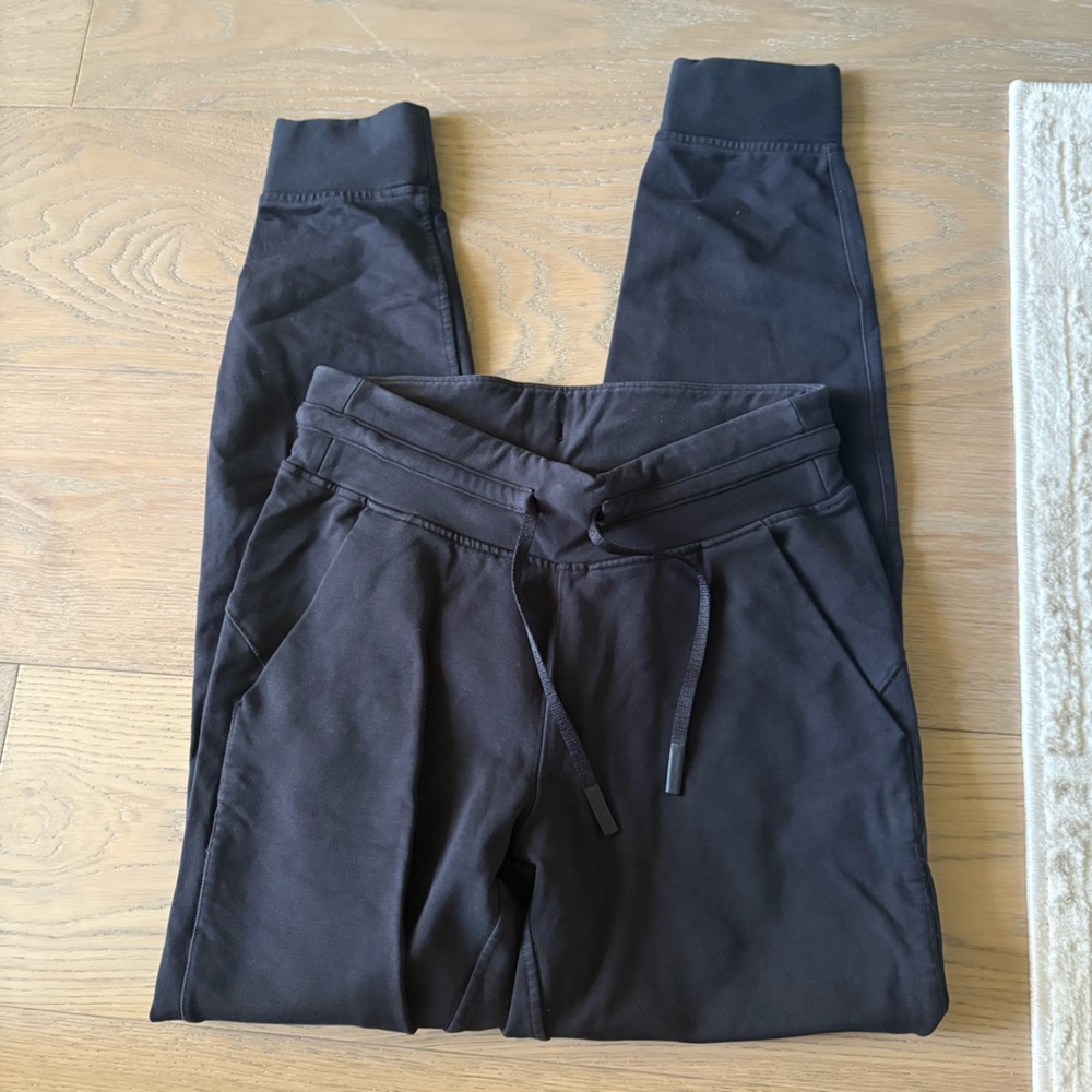 Lululemon jogger pants size 4